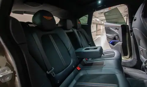 Aston Martin DBX 707 — 19