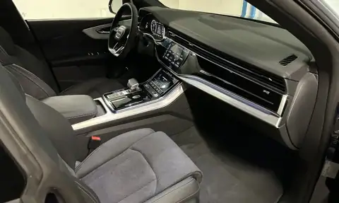 Audi Q8 55 TFSIe Sport — 18