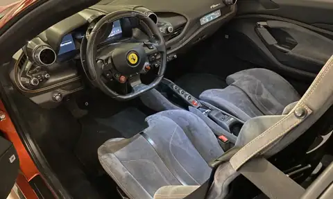 Ferrari F8 Spider — 12