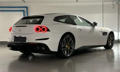 Ferrari GTC4 Lusso T — 4