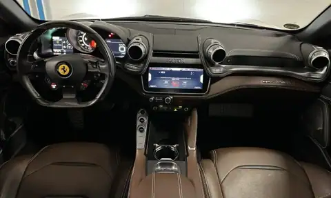 Ferrari GTC4 Lusso T — 12