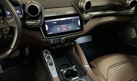 Ferrari GTC4 Lusso T — 14