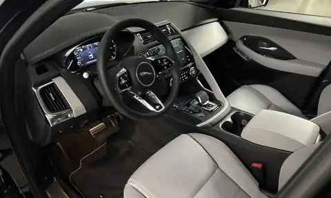 Jaguar E-Pace D204 R-Dynamic S — 11