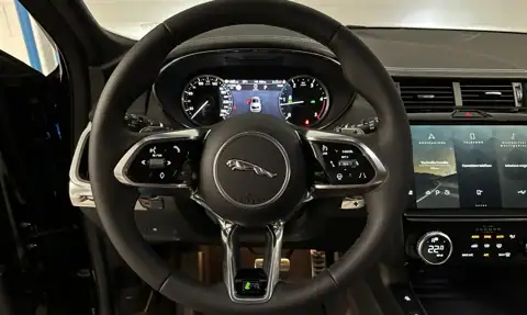 Jaguar E-Pace D204 R-Dynamic S — 13