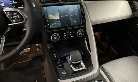 Jaguar E-Pace D204 R-Dynamic S — 15