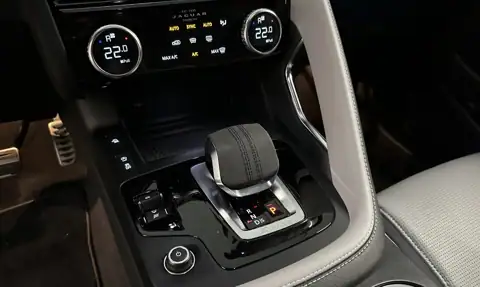 Jaguar E-Pace D204 R-Dynamic S — 17