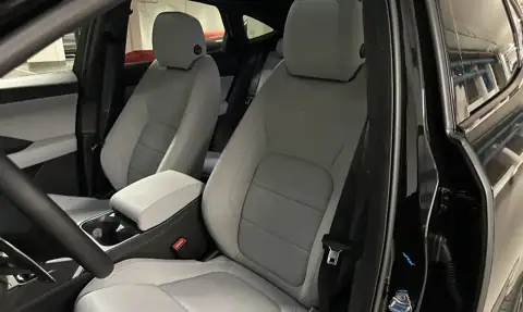 Jaguar E-Pace D204 R-Dynamic S — 18