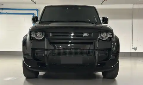Land Rover Defender 110 X-Dynamic SE — 2
