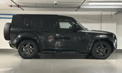 Land Rover Defender 110 X-Dynamic SE — 3