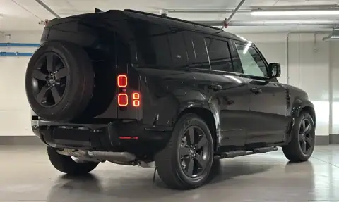 Land Rover Defender 110 X-Dynamic SE — 4