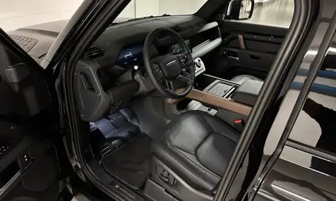 Land Rover Defender 110 X-Dynamic SE — 13