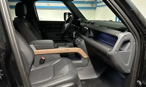 Land Rover Defender 110 X-Dynamic SE — 16