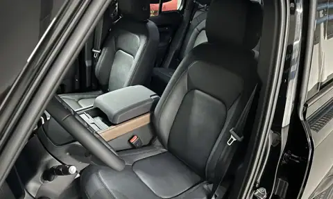 Land Rover Defender 110 X-Dynamic SE — 18