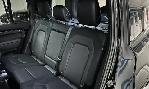 Land Rover Defender 110 X-Dynamic SE — 19